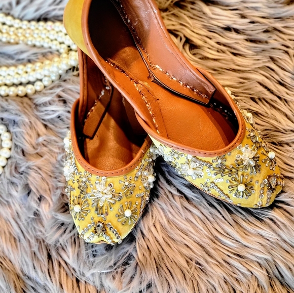 NWT Handmade embroidery rhinestones khussa/ Pakistani khussa/ Punjabi jutti - Picture 3 of 6